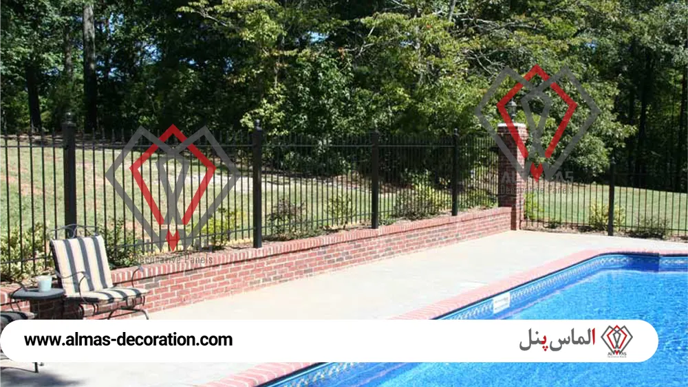 نرده فلزی دور استخر